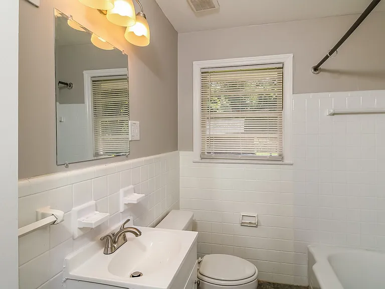 1574_024_main_bathroom_12877075.jpg