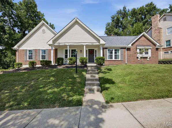 391 Greentrails Dr S, Chesterfield, MO 63017