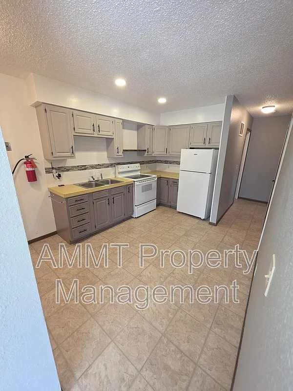 2 bed, 1.0 bath, $850 — Photo 1