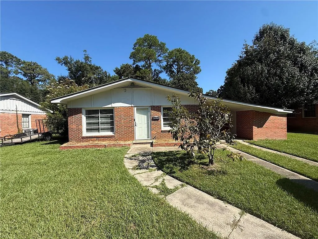 3 bed, 1.0 bath, 1490 sqft, $1,245 — Photo 2