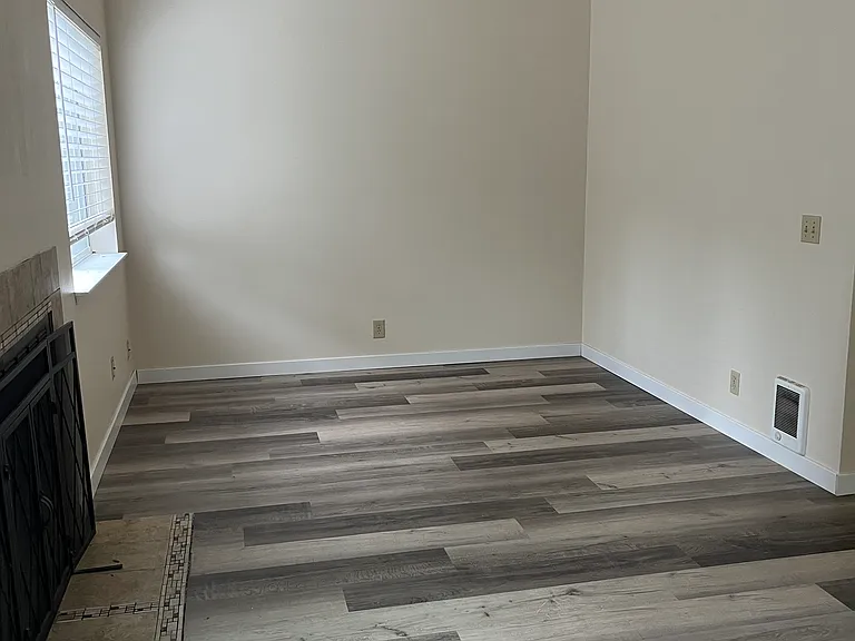 5928 Seahurst Ave #B — Photo 3
