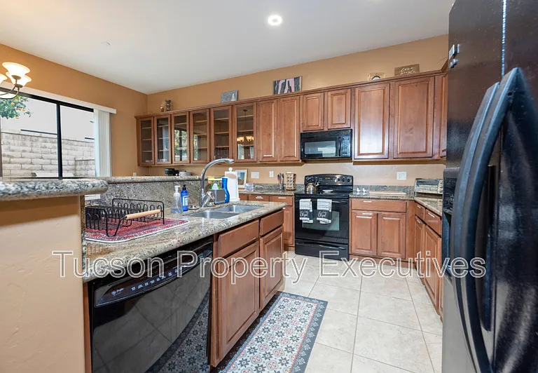 123 E Castlefield Cir — Photo 1
