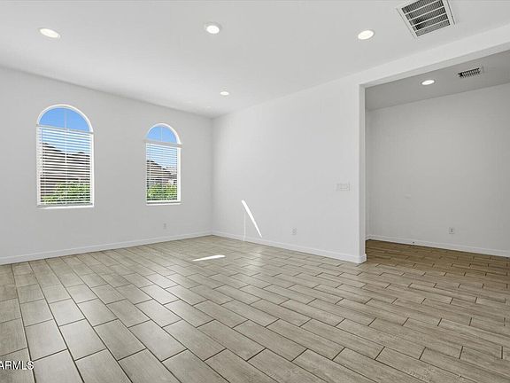 5th image of 2542 W PECAN Road