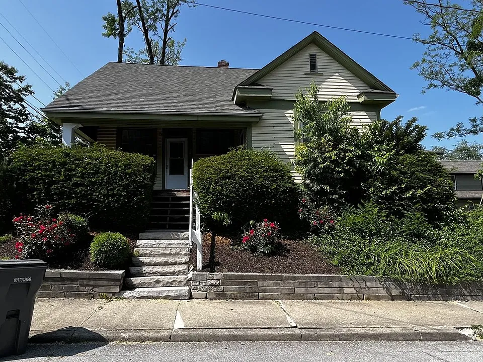 215 E 9th St