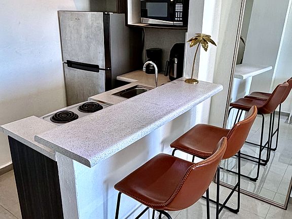 3rd image of 1007 Avenue Munoz Riv