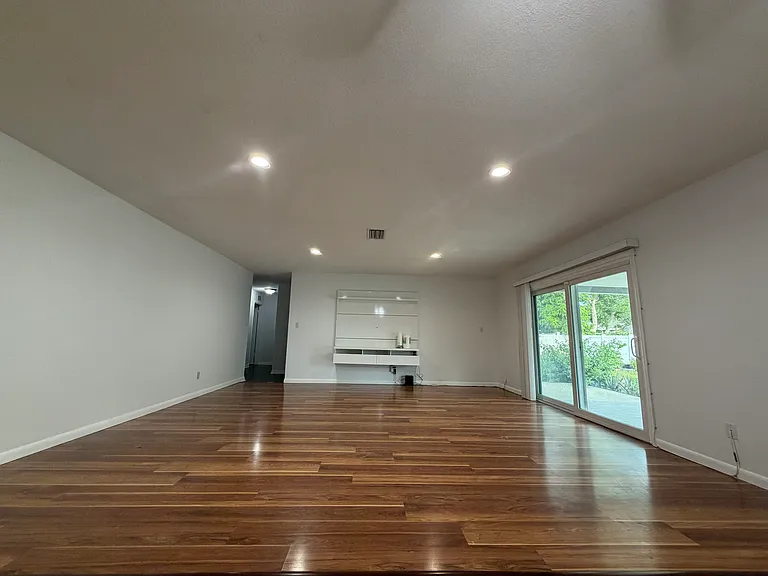 3230 W Grove St — Photo 6
