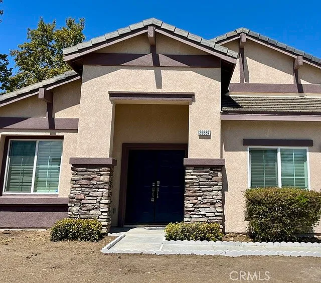 3 bed, 2152 sqft, $3,200 — Photo 2