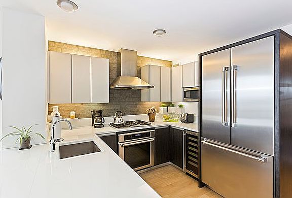 5th image of 247 W 46th St APT 3501