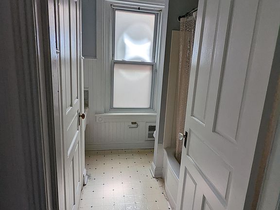 3rd image of 1005 Park Pl #2