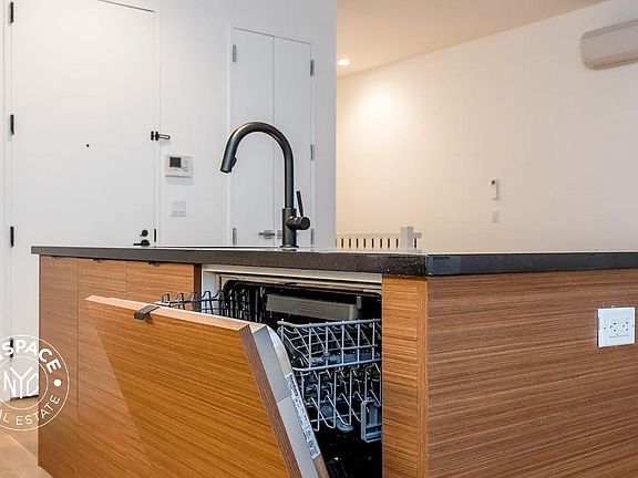 3rd image of 83 Winthrop St #1B