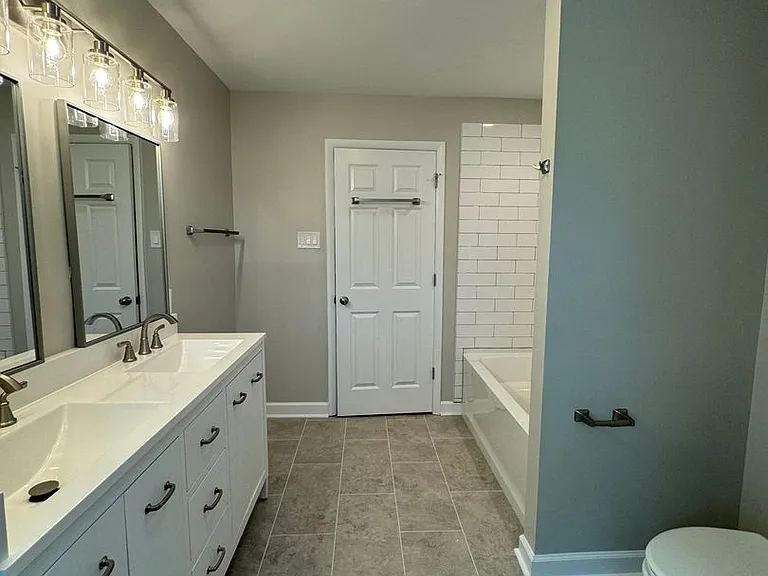 1002 S Main St — Photo 10