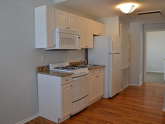 4th image of 18 Beach St #B