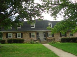 912 Crescent Dr, Champaign, IL 61821