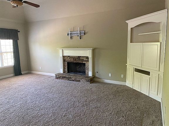 3rd image of 42 Mackenzie Dr