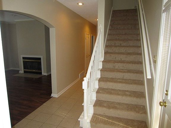 4th image of 748 Walnut Valley Ln