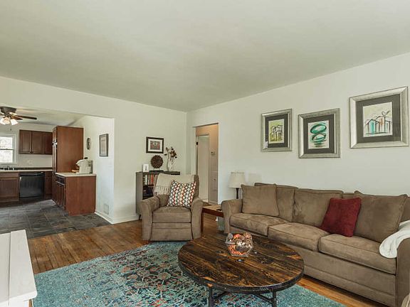 5th image of 1909 W Marne Ave