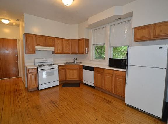 3rd image of 3301 N Hoyne Ave APT 2F