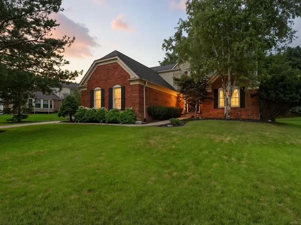 2208 Chippenham Chas, Rochester, MI 48306