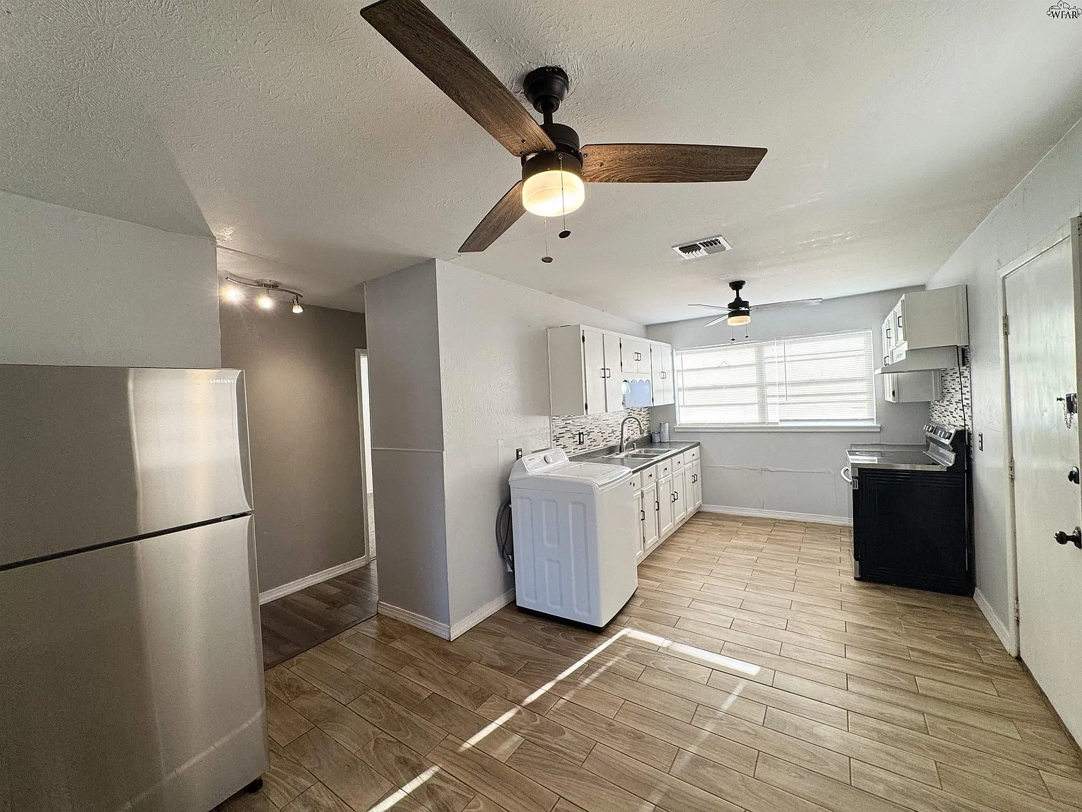 3 bed, 1.5 bath, 936 sqft, $1,250 — Photo 4