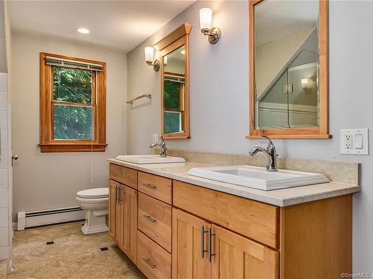10 Fernwood Rd — Photo 14
