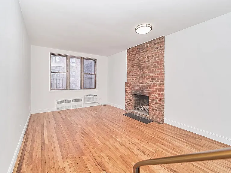 219 E 25th St #2D — Photo 1