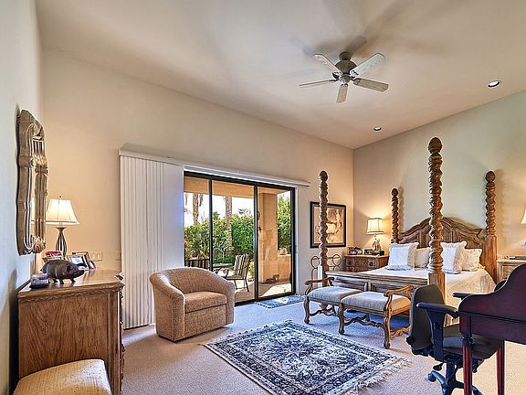 Master bedroom w/pool access