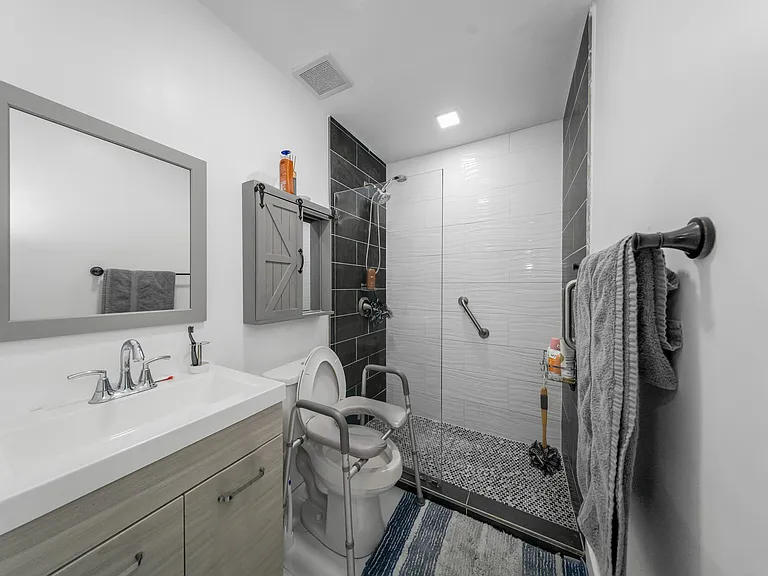 8397 NW 37th Pl — Photo 14