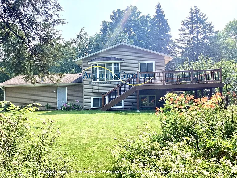 10207 Pilgrim Ln N — Photo 17