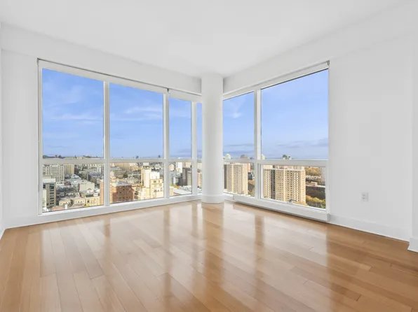 2628 Broadway image 3 of 7