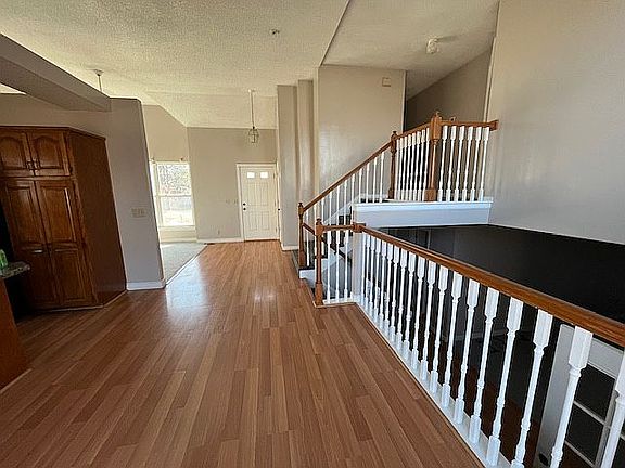 5th image of 15329 Riley St