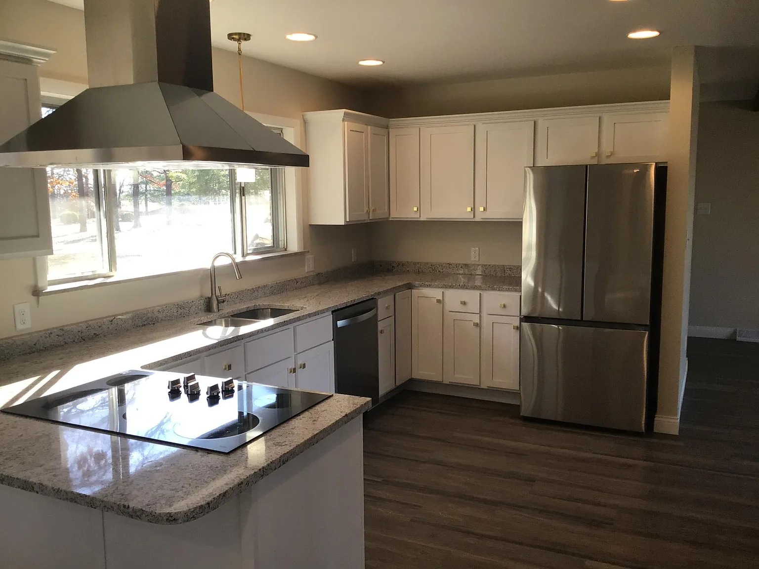 3 bed, 1700 sqft, $1,700 — Photo 2
