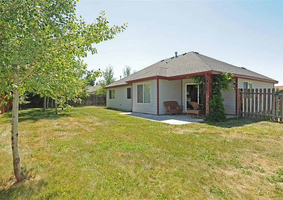 2nd image of 118 Sanders Ave