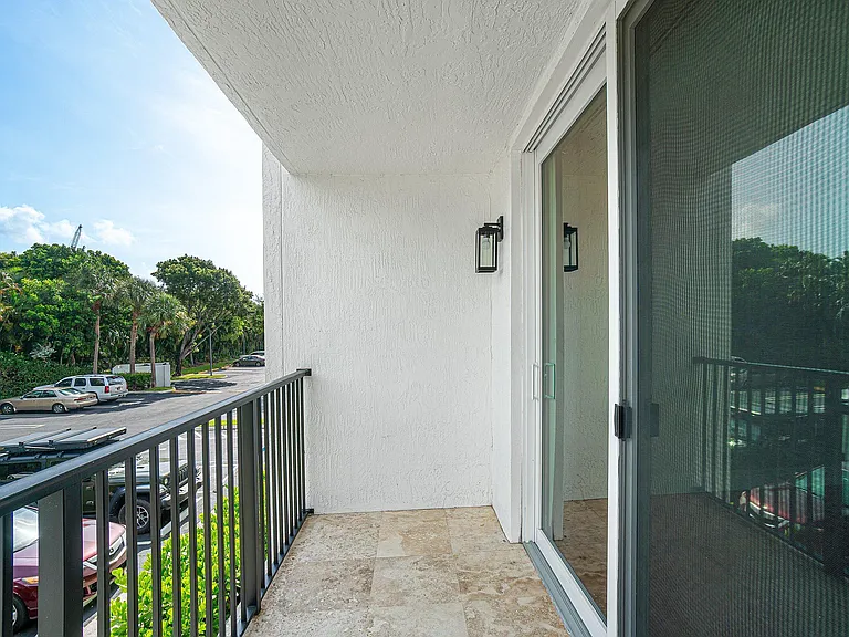 1013 Villa Cir — Photo 21