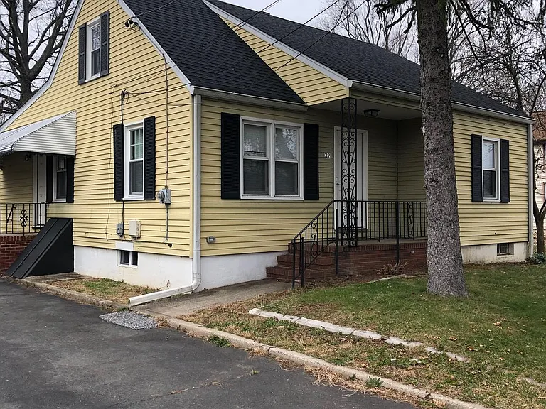 32 Keswick Ave — Photo 1