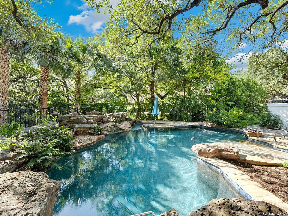 1st image of 33 Sanctuary Dr.