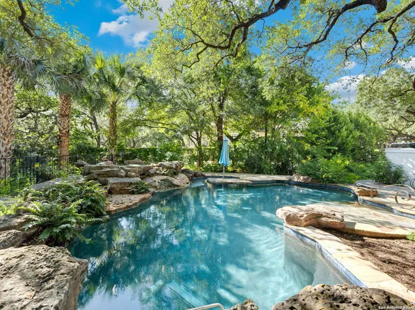 33 Sanctuary Dr., San Antonio, TX 78248