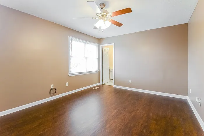1205 Hillsboro Ln — Photo 9