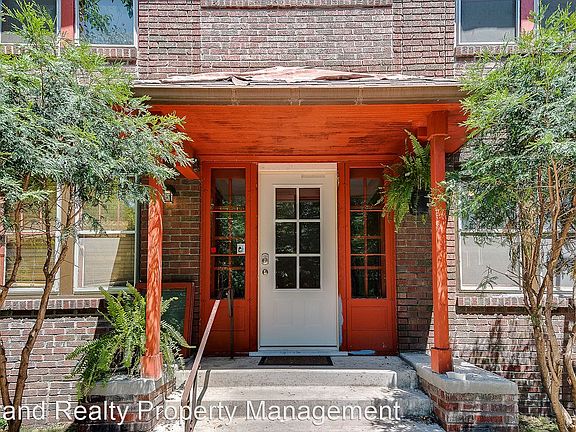 3rd image of 663 Lincoln Ave APT 1