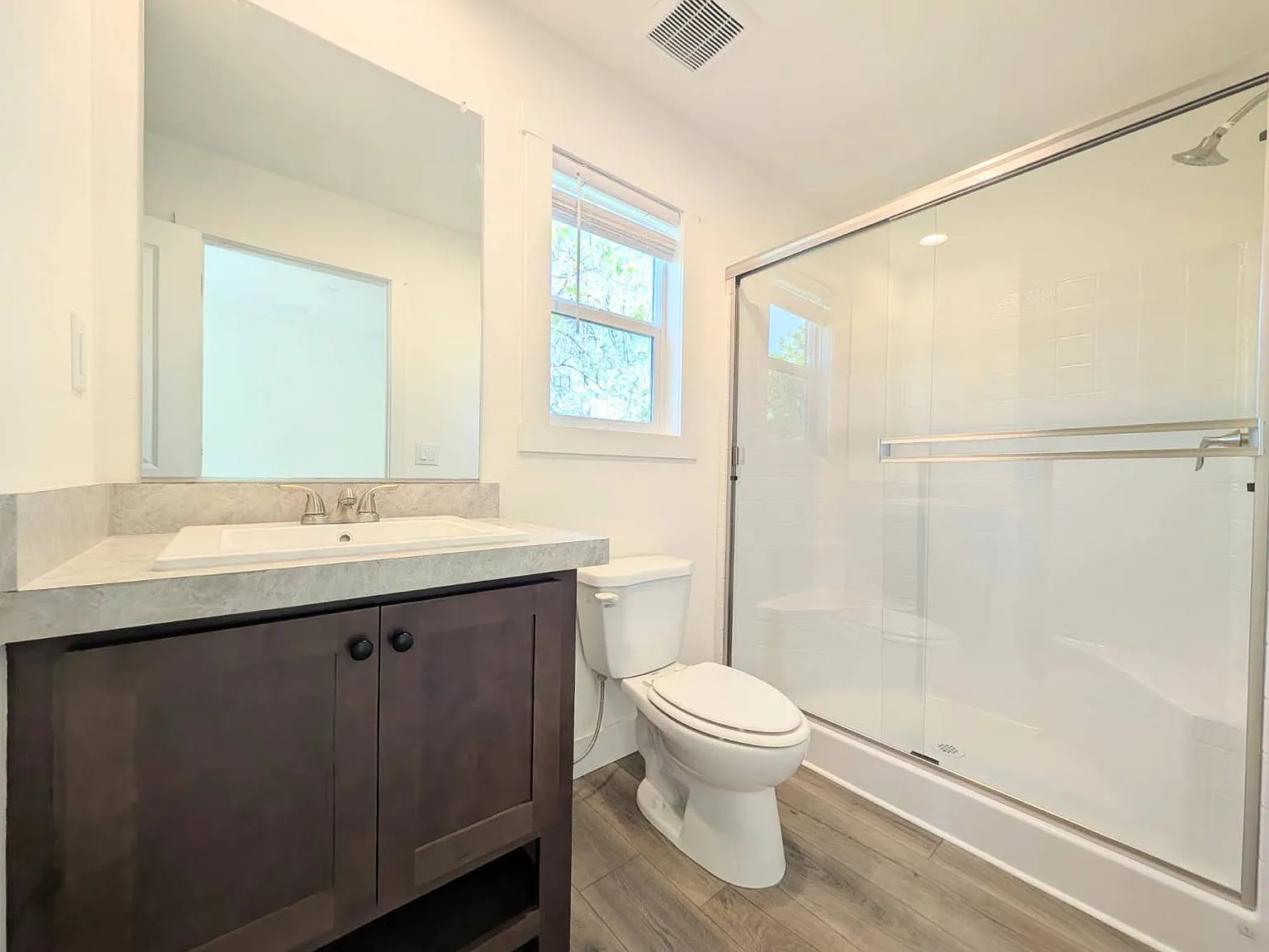 3 bed, 2.0 bath, 868 sqft, $1,575 — Photo 4