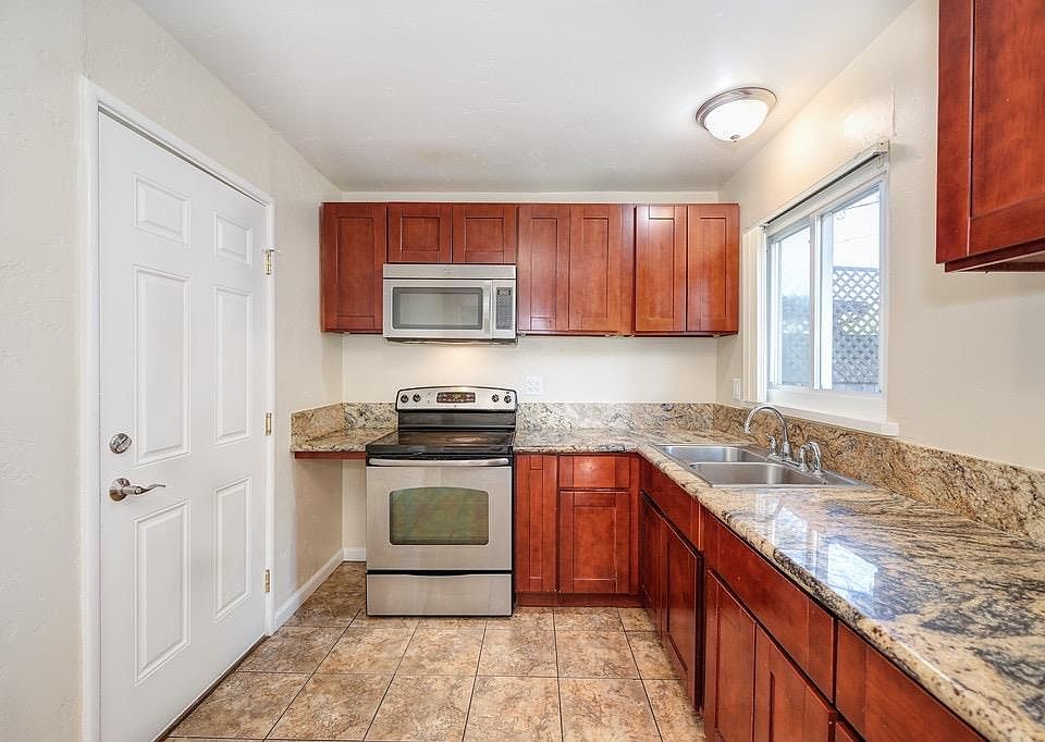 1st image of 4921 73rd St