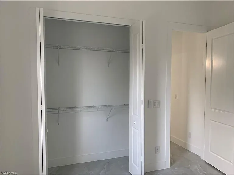 526 Raintree St E — Photo 7