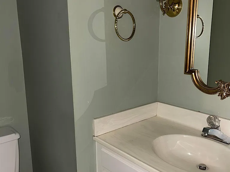 407 Portsmouth Ct — Photo 4