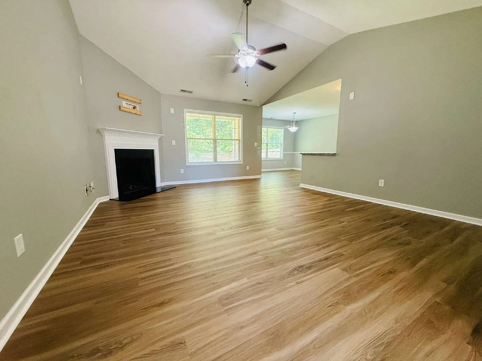 4 bed, 2.0 bath, 1821 sqft, $1,900 — Photo 3
