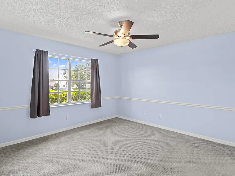 610 NW Billiar Ave — Photo 16