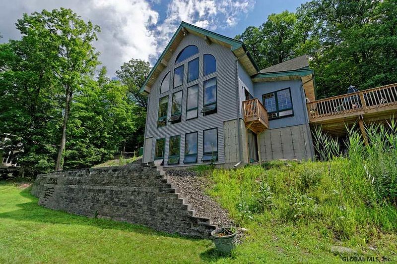 4th image of 80 HARRIMAN Road