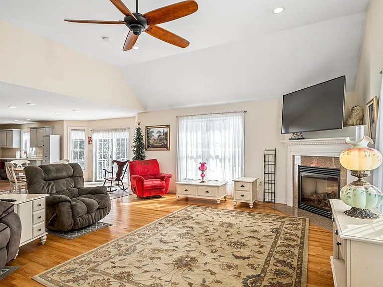 20 Ordway Ln — Photo 10