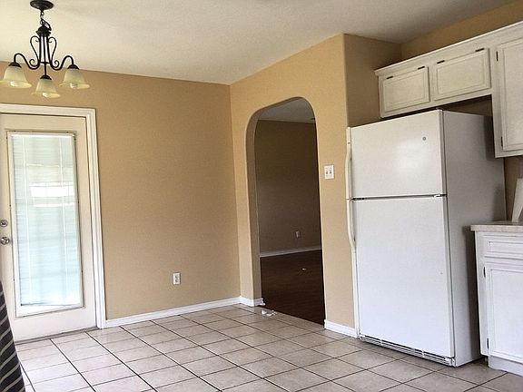 4th image of 6814 Sara Lynn Pkwy