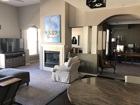 Open Floorplan with 2 sided fireplace!