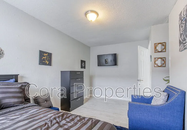 685 Sears Ave NE #4 — Photo 9