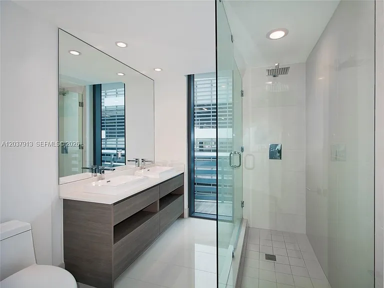 460 NE 28th St #501 — Photo 12